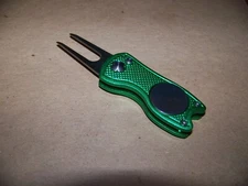 Switchblade Golf Divot Tool with Ball Marker  GREEN   New in Box   FREE SHIPPING