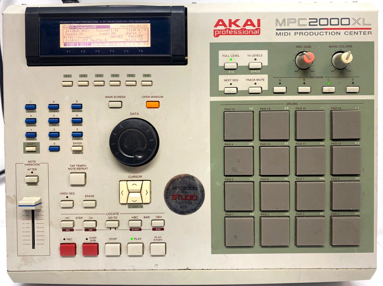 AKAI MPC2000XL サンプラー ジャンク 4 og 6652 AKAI MPC2000XL サンプラー ジャンク 4 og 6652