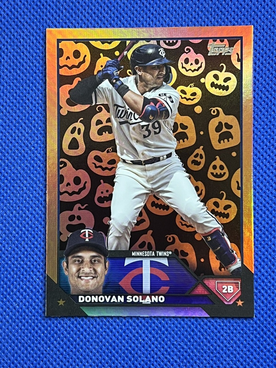 2023 Topps Update Donovan Solano Ultra Rare SSP Jack O Lantern Orange Foil  Twins