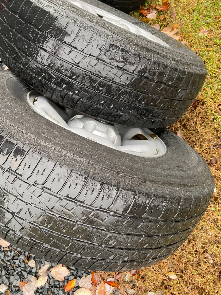Juego de llantas y neumáticos OEM TOYOTA TACOMA (4) - aleación de 16" - P245/75R16 - OBO 2016-2023 Foto 3 de 4