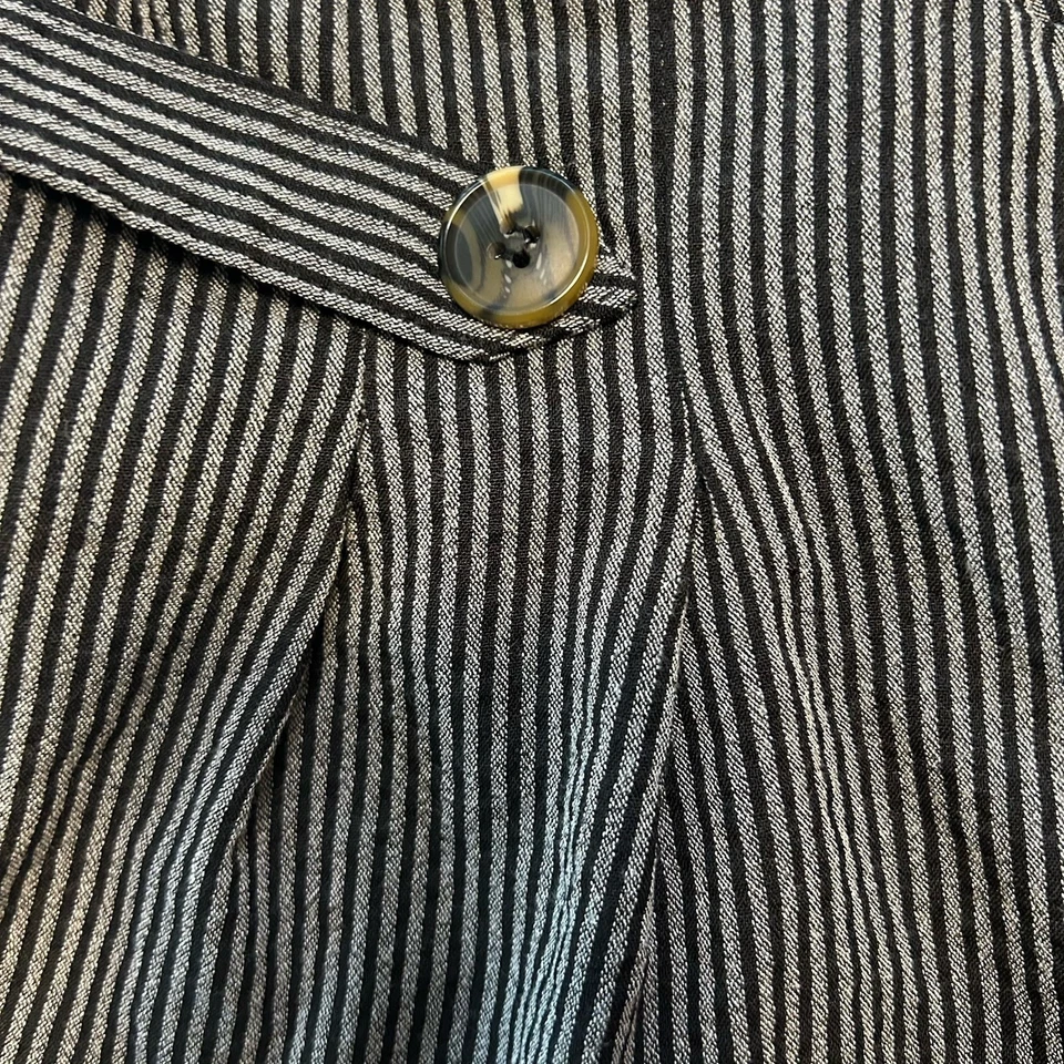 Shorts listrado Charlotte Russe cinza tamanho M elástico plissado - Imagem 4 de 4