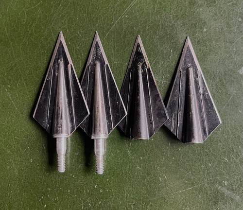 4 VINTAGE MAGNUS BROADHEADS 125 GRAIN WITH ADAPTOR 95 GRAIN GLUE ON