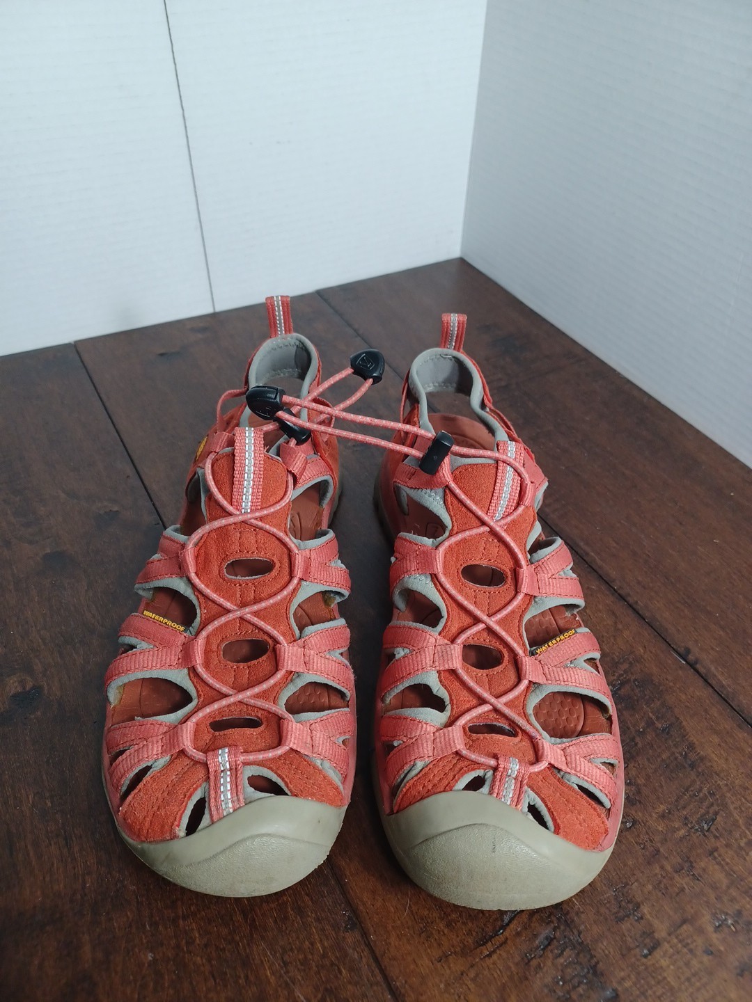 Foto 1 di 24