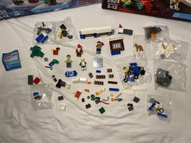 LEGO CITY Advent Calendars 2824 (2010) & 7553 (2011) Santa Police Parts Minifigs
