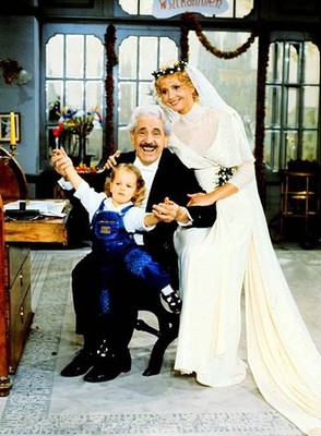 Lara-Joy Korner as a 2 1/2-year-old girl with Willy Millowitsch a- 1981 Photo