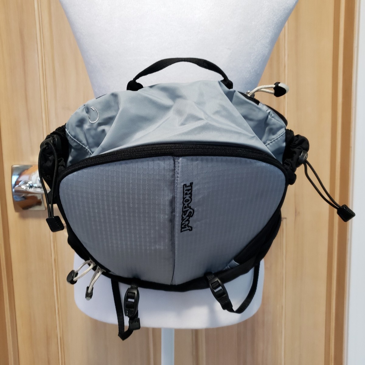 jansport backpack waist strap Fifth Avenue Fanny Pack Its convenient Jansport Waist Backpack Belt With
