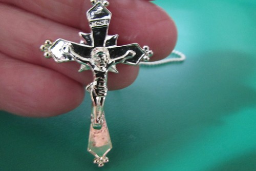 18" silvertone necklace with 1 1/2" silvertone cross crucifix - Picture 3 of 5
