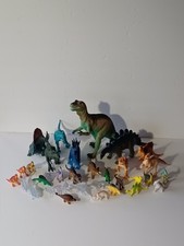Dinosaur plastic figures/toys lot. Many different sizes.