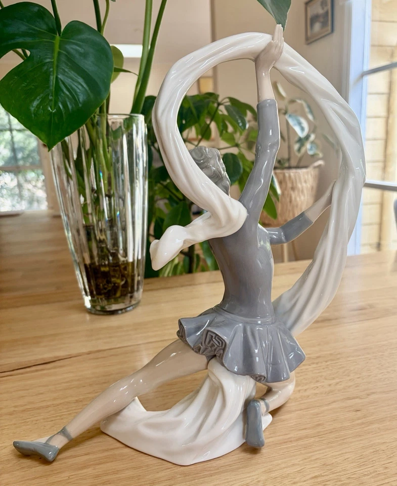Vintage NAO by Lladro "Dancer With Veil" Ballerina Figurine - image 2 of 4