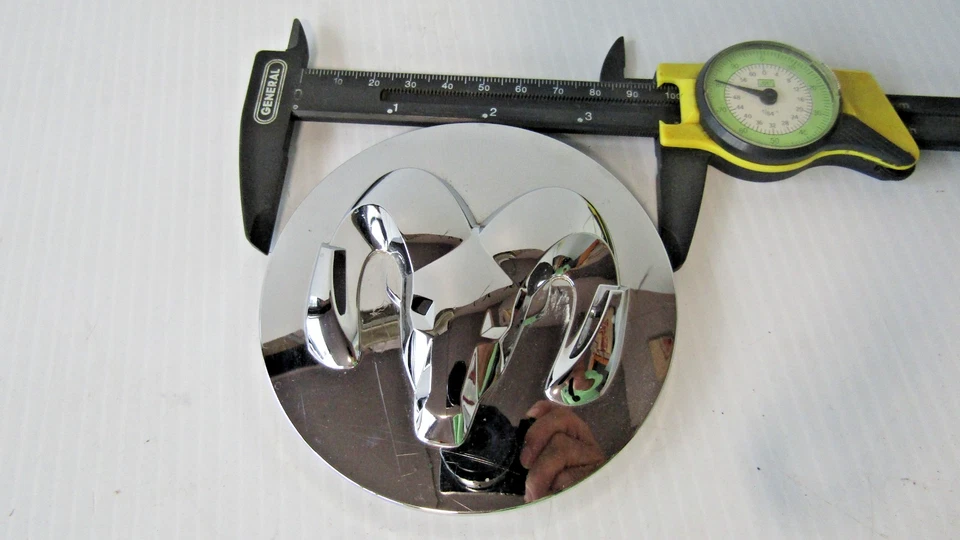 RAM 2500 3500 2014-2018 cabeza cromada tapa central rueda nuevo OEM 4726280AA Foto 4 de 4