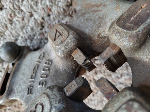 Ridgid 500B Bolt Threading Die Head Quick Opening 1/4" TO 1 " With 7/8- 9 NC - Picture 3 of 9