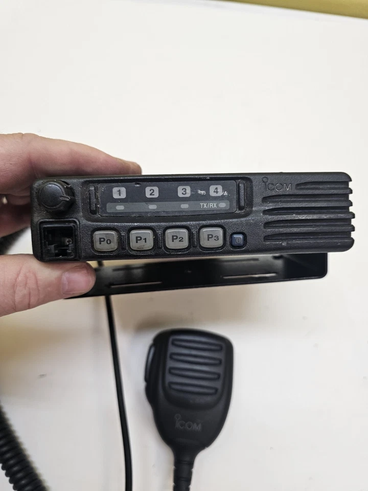 Icom IC-F221S 440-490 MHz UHF 45 Watt Two Way Radio w Mic IC-F221 - Image 3 of 4