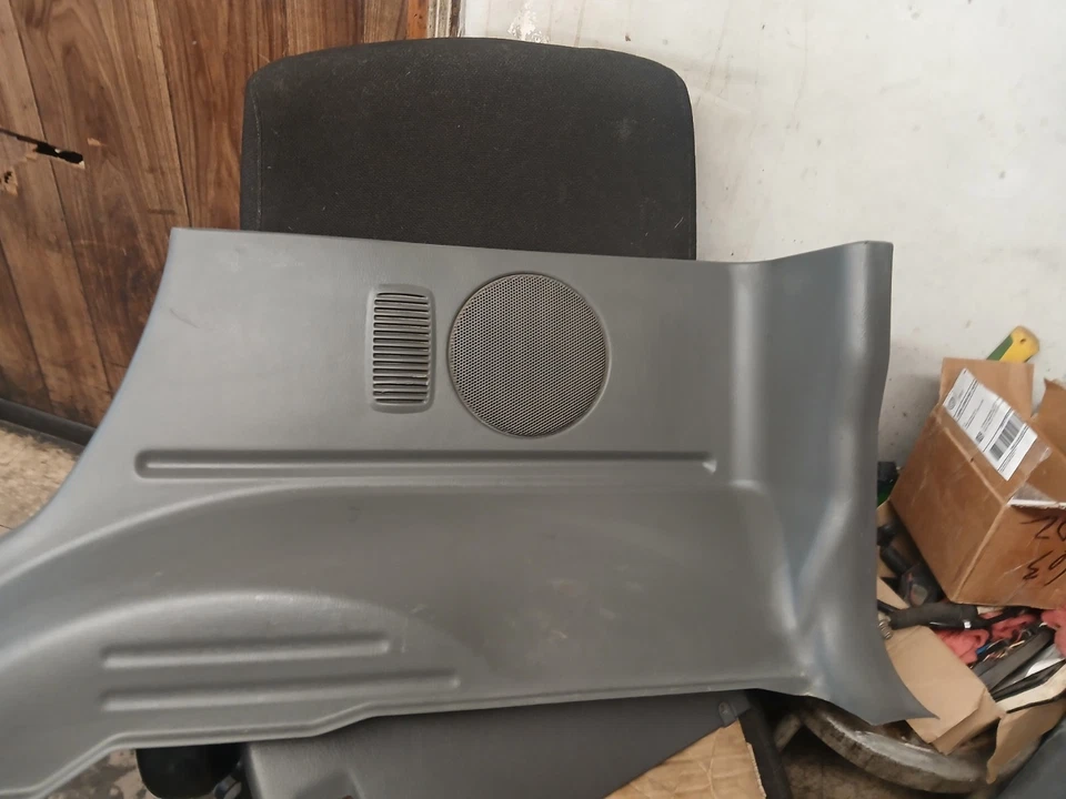 02 Geo Tracker 4 puertas cuarto interior cuarto panel moldura panel derecho usado gris Foto 2 de 4