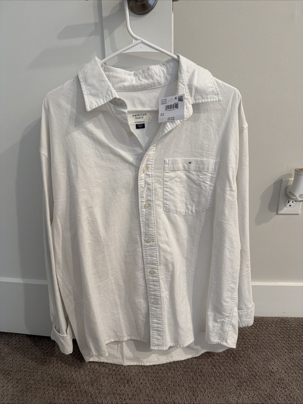American Eagle Men’s Relaxed Fit White Button Up Dress Shirt Brand New
