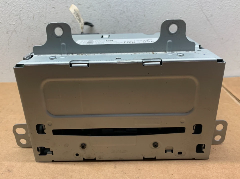 2011 Chevy Cruze Used Interior Dash CD Player 22815634 - Image 3 of 4