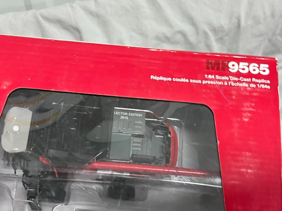 Massey Ferguson MF 9565 Combine w/ Flex Head 1:64 Scale SCT516 Spec-Cast CANADA - Image 4 of 4