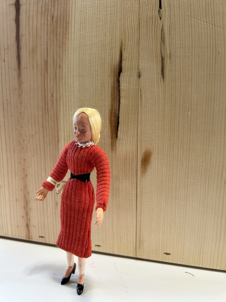 Shackman & Co con etiqueta cabello rubio mujer dama casa de muñecas muñeca, manos pies de metal, 1:12 Foto 4 de 4