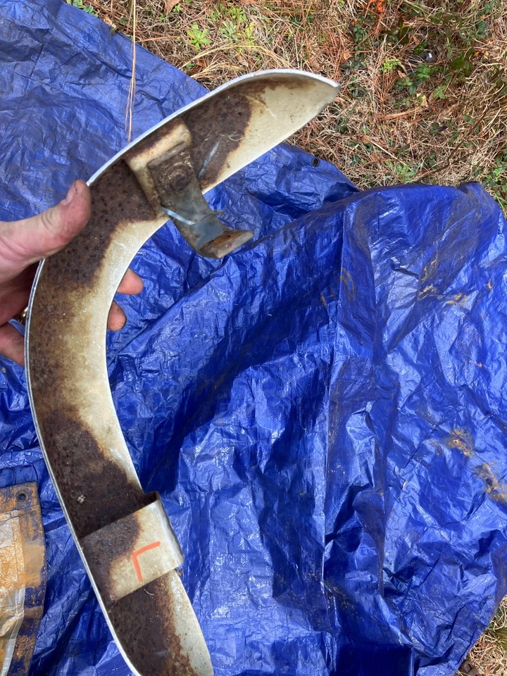 PARAGOLPES TRASERO TRIUMPH SPITFIRE LADO CONDUCTOR DE 1970 Foto 4 de 4