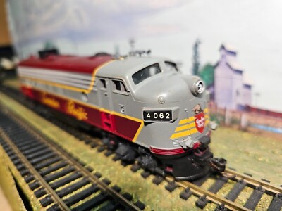 HO Atlas /  Roco  DCC  - Canada Canadian Pacific EMD FP7