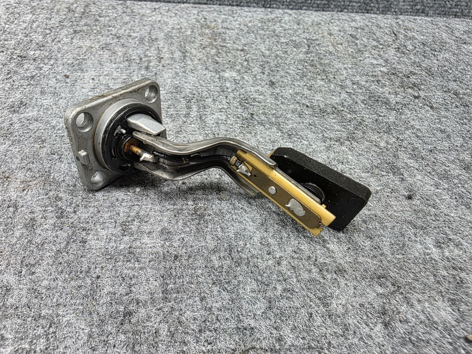 ОРИГИНАЛЬНЫЙ ДАТЧИК УРОВНЯ МАСЛА ДВИГАТЕЛЯ LEXUS 2009-2024 RC-F GS-F IS-F LC500 - Изображение 2 из 4