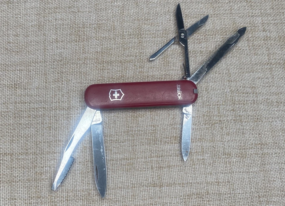 Navaja suiza ejecutiva Victorinox 74 mm roja Foto 2 de 4