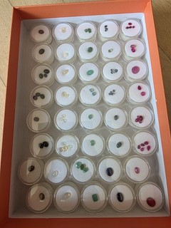 Lotto 40 gemme naturali sfuse sfaccettate miste vaso gemme opale rubino zaffiro smeraldo