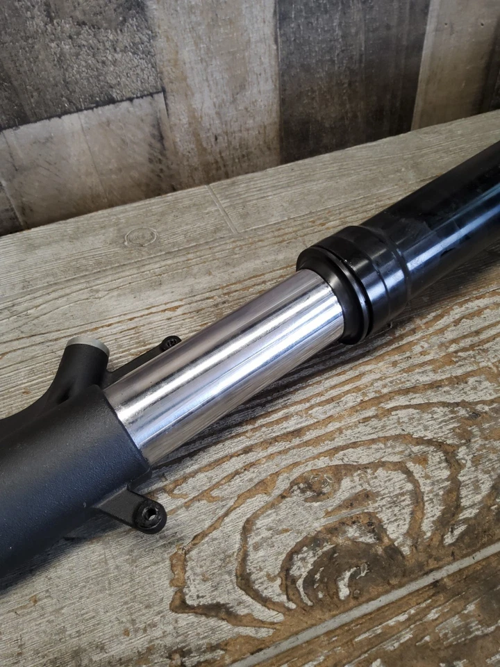 2009 09 08-11 Honda CBR1000RR CBR1000 horquillas delanteras tubos de suspensión rectos Foto 4 de 4