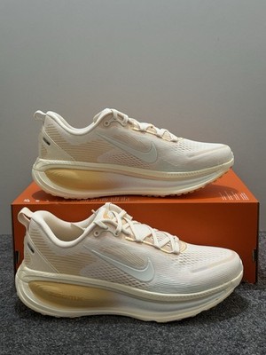 Nike Vomero 18 - Guava Ice - UK 9 / EUR 44 - HM6804 800