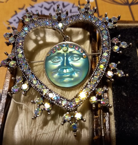 Happy MOONFACE BROOCH Snowflake DANGLE HEART Sparkly Glam VINTAGE STYLE - Picture 15 of 24