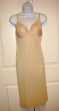 VTG Vanity Fair beige dress slip lace details Cups Qiana/Antron SZ 40L 1960