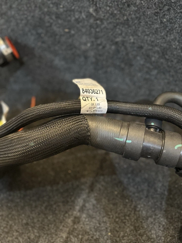Nuevo tubo/manguera de refrigerante GM 6,6 L Duramax #84036271 Foto 2 de 2