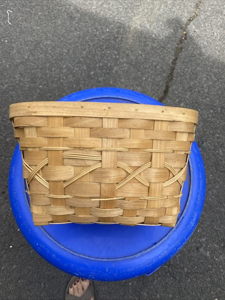 Antigua cesta de bicicleta vintage tejida en madera para niños Foto 2 de 4