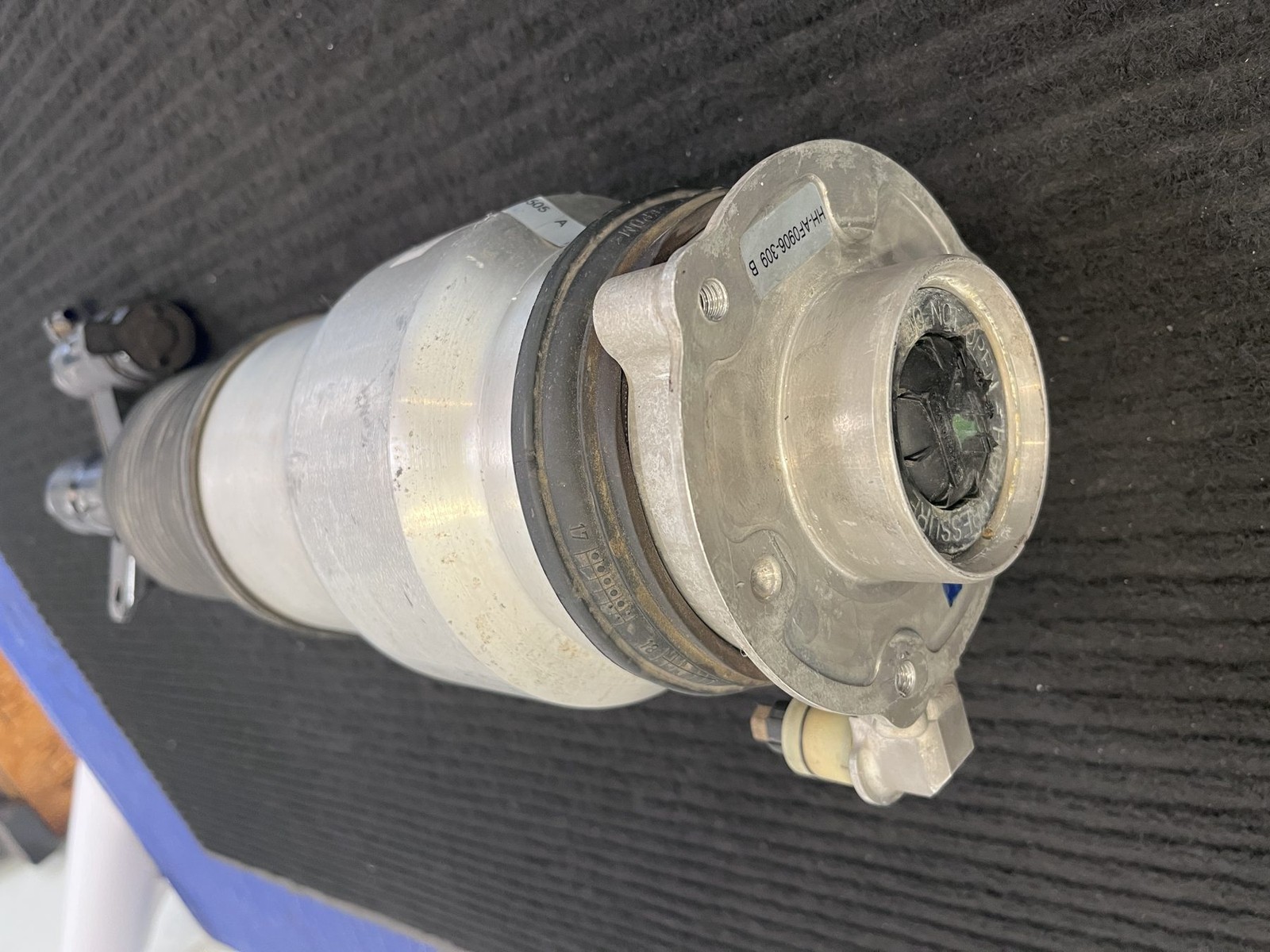 Rolls-Royce Cullinan 2019-2020 Front Left Air suspension strut P/N 37106878223
