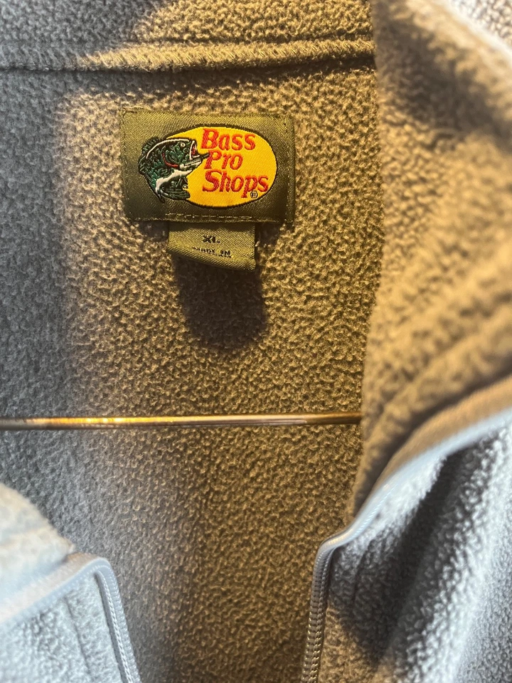 Bass Pro Shops Size XL Gray 1/4 Zip Fleece Pullover Jacket EUC - Image 4 of 4