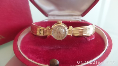 VINTAGE OMEGA LADIES DRESS WATCH IN 