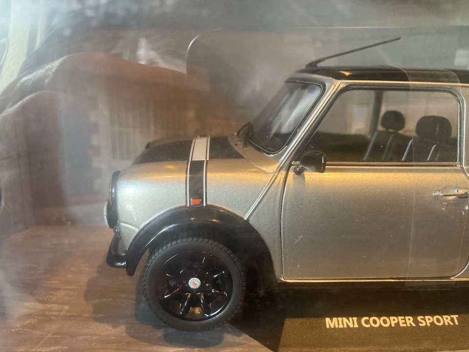 MINI COOPER SPORT SILVER 1998 SCALE 1/18 SOLIDO - Photo 3/4