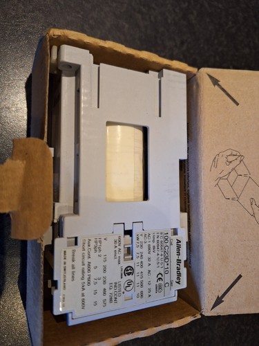 ALLEN BRADLEY 100C23DJ10 24 VOLT DC CONTACTOR - Picture 3 of 3