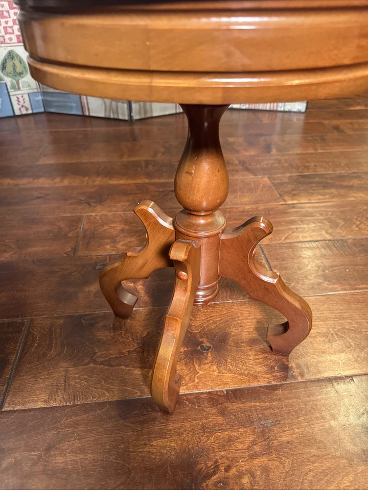 Mesa auxiliar redonda de caoba con tapa de mármol renacimiento victoriano Italia  Foto 3 de 4