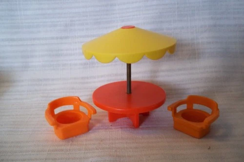 VINTAGE Fisher Price Little People - FURNITURE - UMBRELLA TABLE / 2 CHAIRS