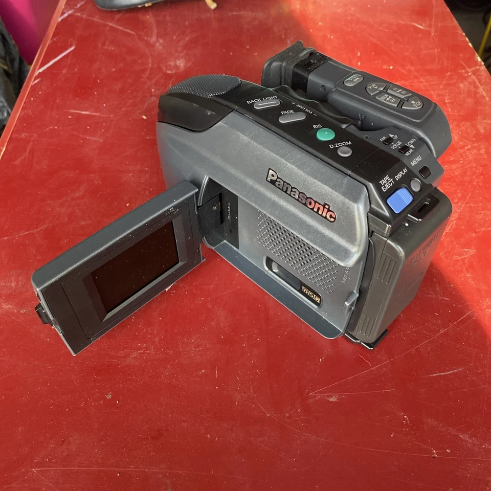 Panasonic - Palmcorder PV-L501D Palmcorder - Image 2 of 4