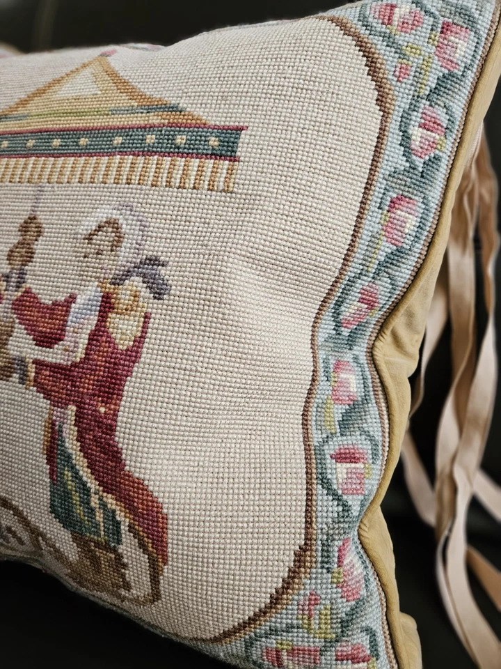 Almohada de punta de aguja motivo de mono con inserto para atar a la silla  Foto 4 de 4