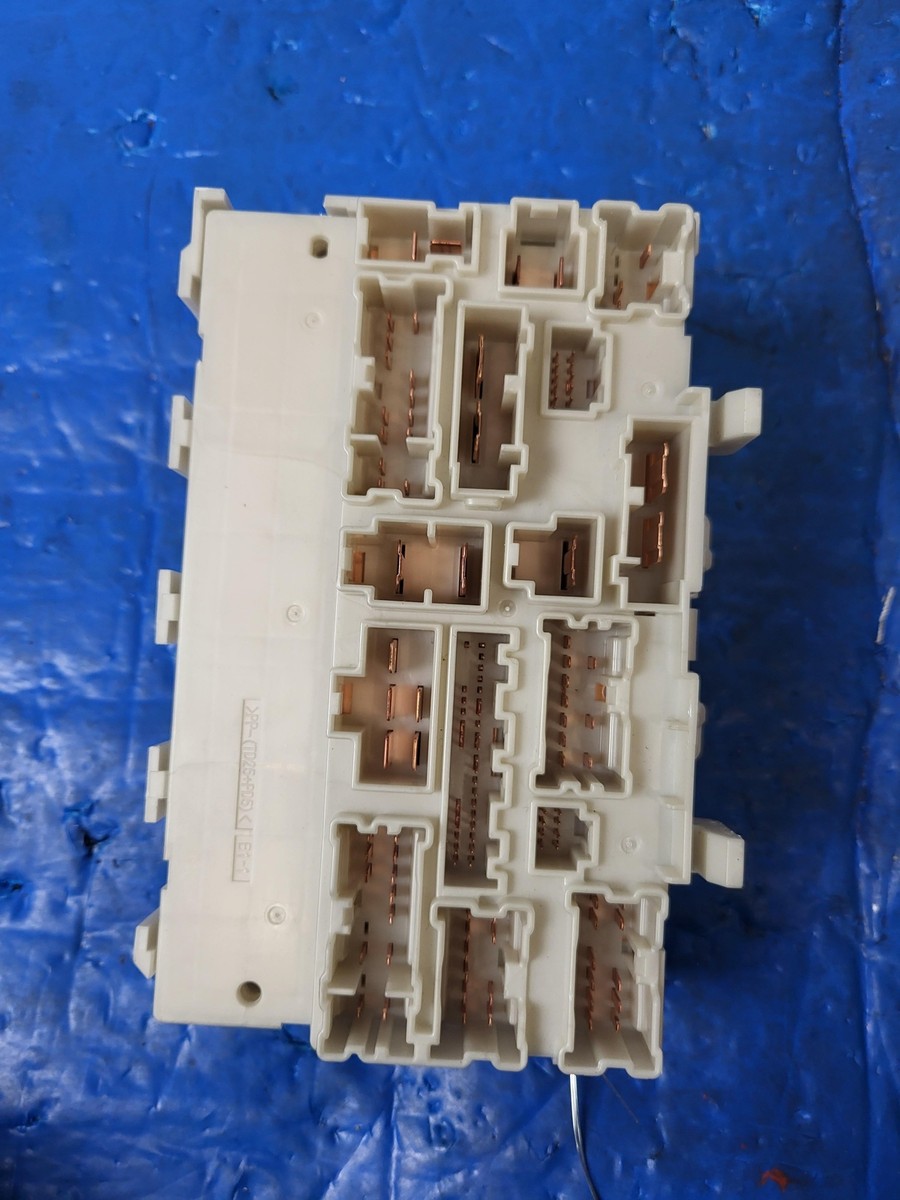 ニアさま専用　赤司30点 02-06 ALTIMA Engine Fuse Box Relay Control Module OEM