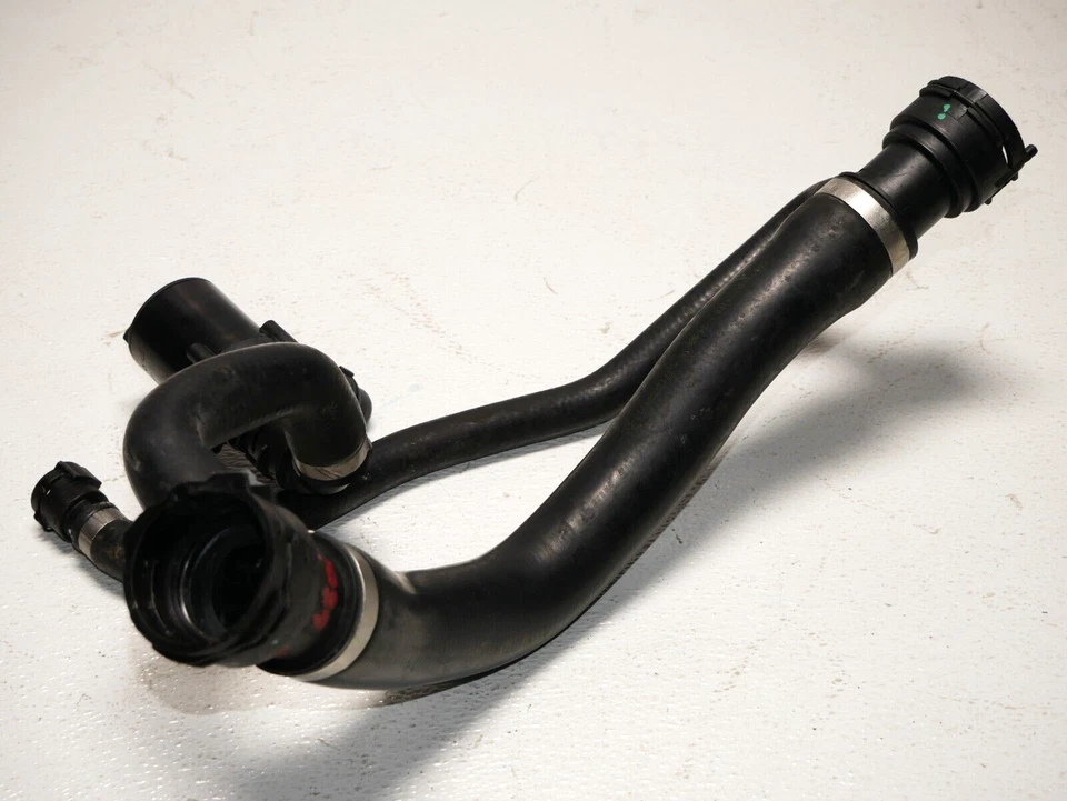 Bomba de agua auxiliar secundaria adicional con manguera de línea de refrigerante OE BMW E60 E63 E64 Foto 2 de 4