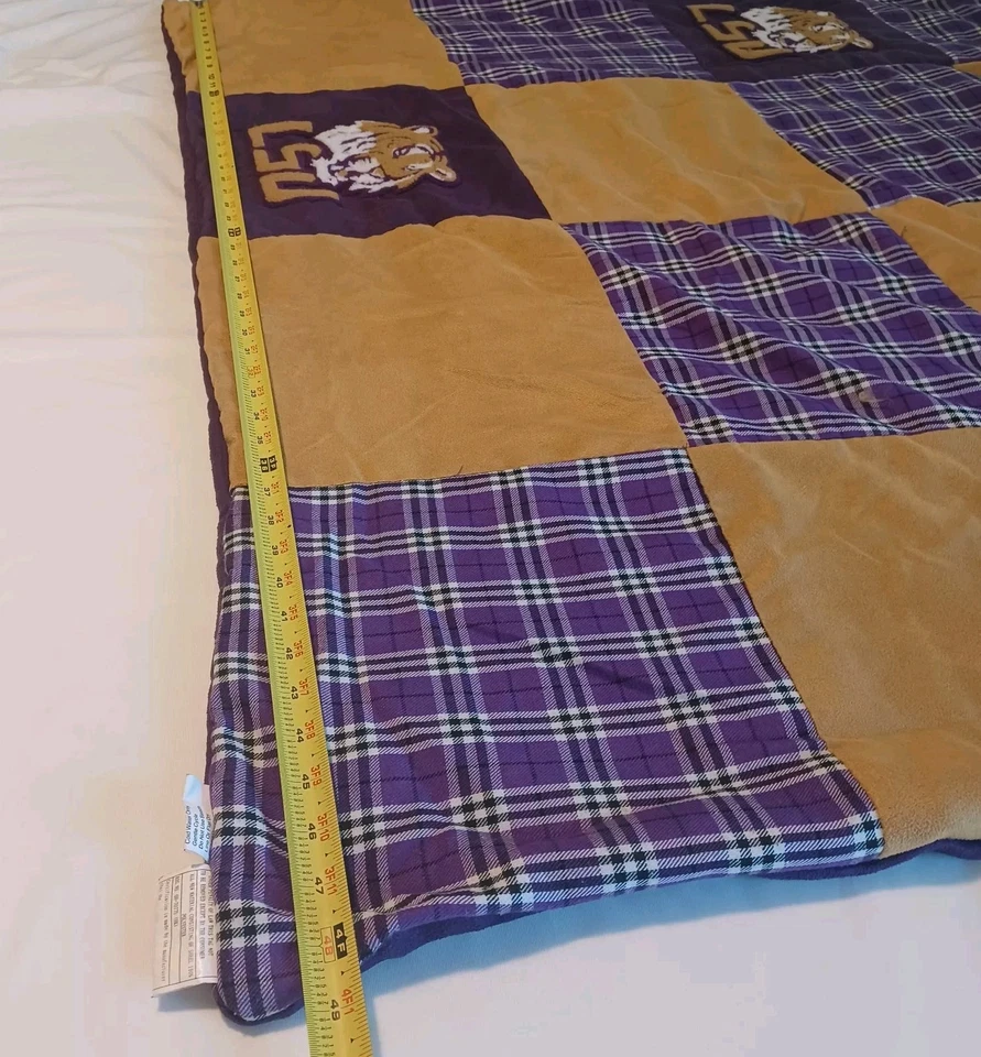 Manta blanqueadora de edredón LSU Tigers lanzamiento día de juego fútbol 56"x48" deportes universitarios Foto 3 de 4