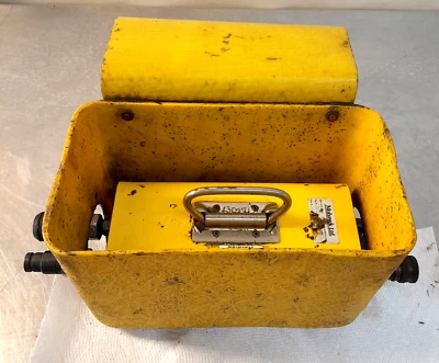 FAIRMONT Hydraulic Dynapress Intensifier - Unknown Model in Insulated Bucket - Image 1 of 4