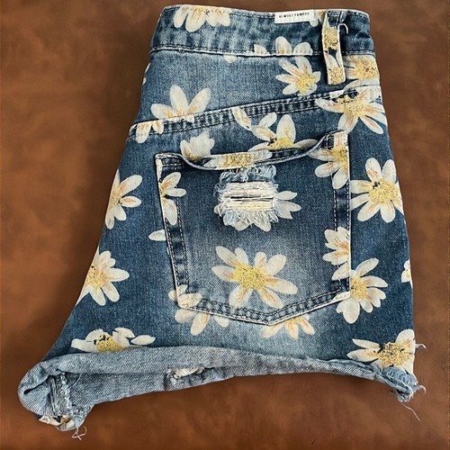Almost Famous Shorts Size 5 - Picture 7 of 16