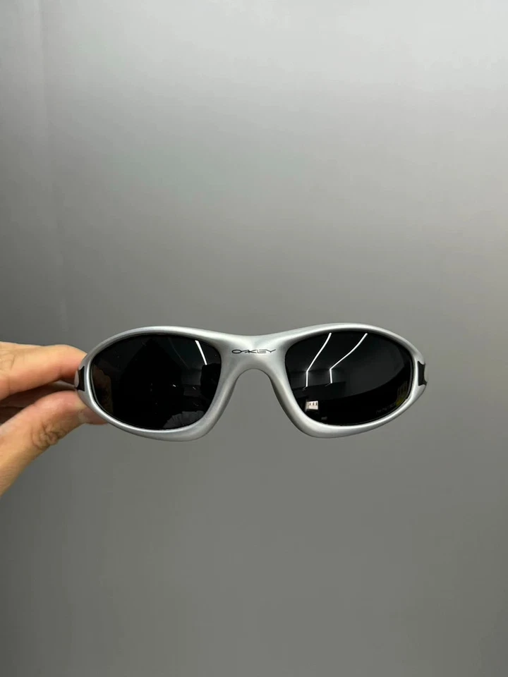 Oakley CHAQUETA RECTA 99 MUZM OO9505 Gafas de sol polarizadas Negro Fuego Foto 3 de 4