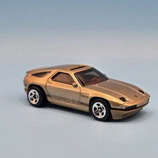 HOT WHEELS 2026 UNSPUN GOLD 1983 PORSCHE 928S - UNSPUN