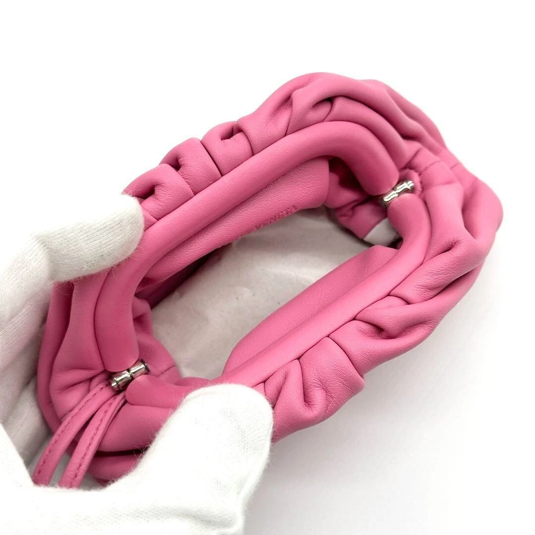 BOTTEGA VENETA il sacchetto portamonete pelle rosa H3 2"xW4 7"xD1 2" nuovo senza etichetta JP