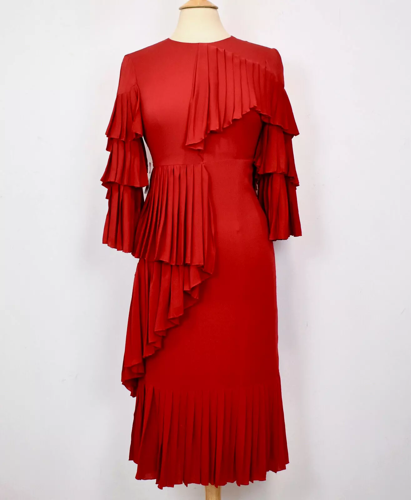 Robe fourreau en soie rouge hibiscus plissée à volants GUCCI 38 US 2 XS neuve avec étiquette